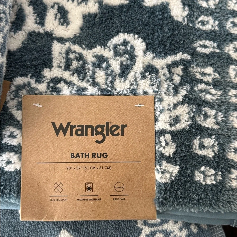 Wrangler light Blue flower bandana patterned towels and bath mat set - NWT - Picture 13 of 13